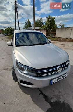 Внедорожник / Кроссовер Volkswagen Tiguan 2011 в 