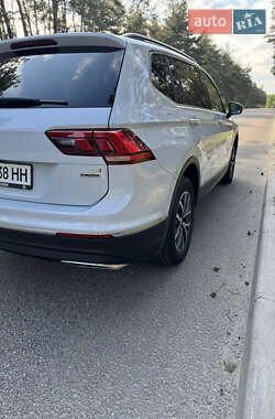 Позашляховик / Кросовер Volkswagen Tiguan 2018 в 
