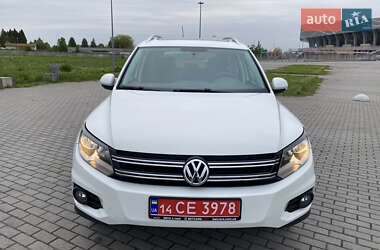 Позашляховик / Кросовер Volkswagen Tiguan 2015 в 