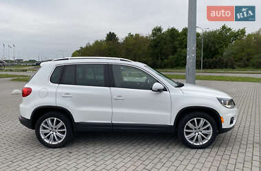 Позашляховик / Кросовер Volkswagen Tiguan 2015 в 