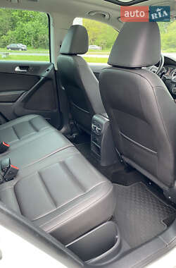 Позашляховик / Кросовер Volkswagen Tiguan 2015 в 