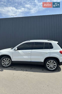 Внедорожник / Кроссовер Volkswagen Tiguan 2013 в 