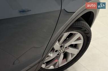 Позашляховик / Кросовер Volkswagen Tiguan 2021 в 