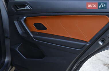 Внедорожник / Кроссовер Volkswagen Tiguan 2019 в 
