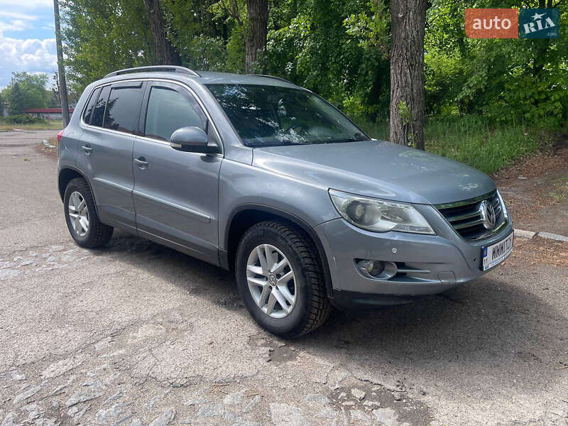 Позашляховик / Кросовер Volkswagen Tiguan 2010 в 