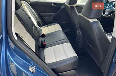 Внедорожник / Кроссовер Volkswagen Tiguan 2016 в 