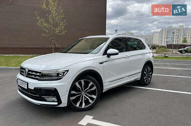 Позашляховик / Кросовер Volkswagen Tiguan 2017 в 