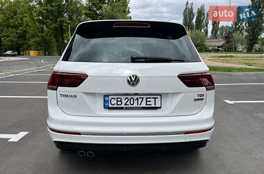 Позашляховик / Кросовер Volkswagen Tiguan 2017 в 