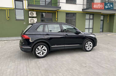 Позашляховик / Кросовер Volkswagen Tiguan 2021 в 