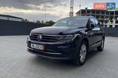 Позашляховик / Кросовер Volkswagen Tiguan 2021 в 