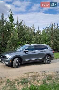 Внедорожник / Кроссовер Volkswagen Tiguan 2017 в Житомире
