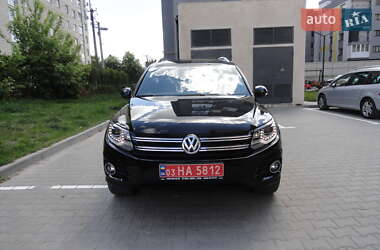 Внедорожник / Кроссовер Volkswagen Tiguan 2015 в 