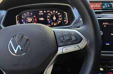 Внедорожник / Кроссовер Volkswagen Tiguan 2021 в 