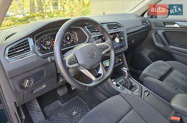 Внедорожник / Кроссовер Volkswagen Tiguan 2021 в 