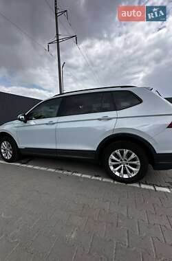 Внедорожник / Кроссовер Volkswagen Tiguan 2018 в 