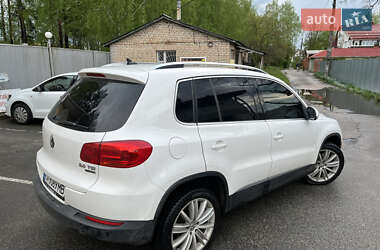 Позашляховик / Кросовер Volkswagen Tiguan 2012 в 