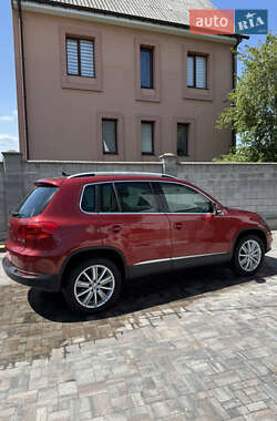 Внедорожник / Кроссовер Volkswagen Tiguan 2014 в 
