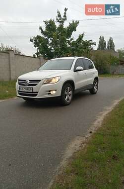 Позашляховик / Кросовер Volkswagen Tiguan 2009 в Чернігові