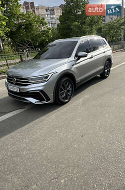 Внедорожник / Кроссовер Volkswagen Tiguan 2022 в Киеве