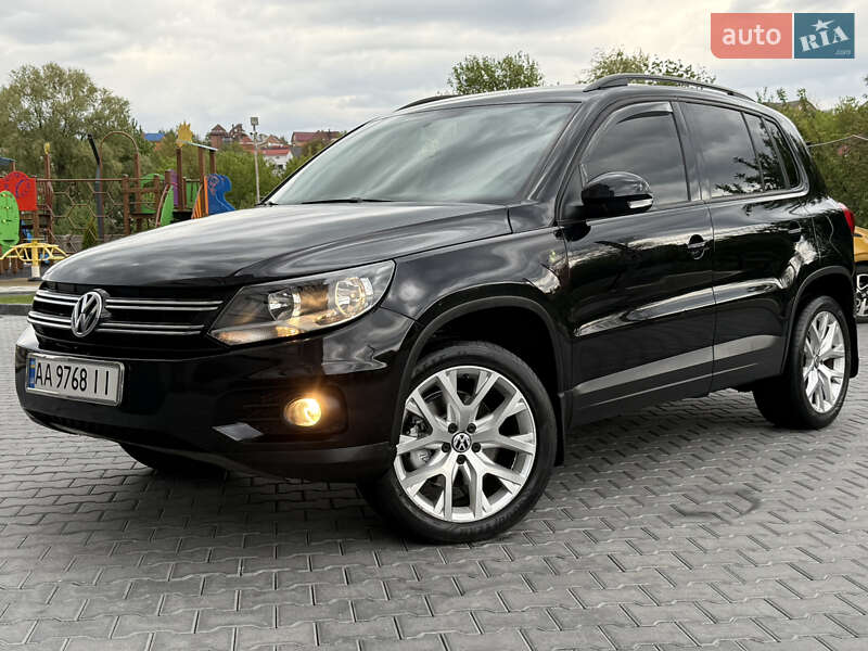 Позашляховик / Кросовер Volkswagen Tiguan 2012 в 