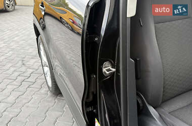 Позашляховик / Кросовер Volkswagen Tiguan 2012 в 