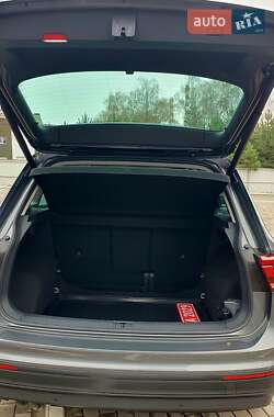 Внедорожник / Кроссовер Volkswagen Tiguan 2019 в 