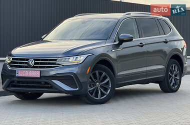 Позашляховик / Кросовер Volkswagen Tiguan 2022 в 