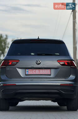 Позашляховик / Кросовер Volkswagen Tiguan 2022 в 
