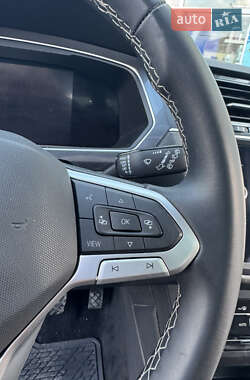 Позашляховик / Кросовер Volkswagen Tiguan 2022 в 