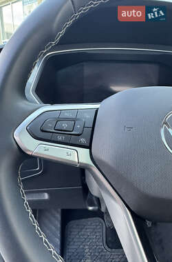 Позашляховик / Кросовер Volkswagen Tiguan 2022 в 