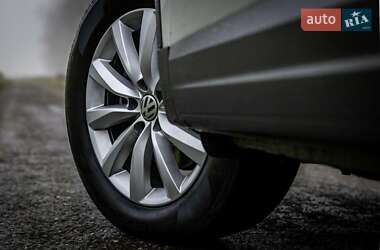 Позашляховик / Кросовер Volkswagen Tiguan 2010 в 