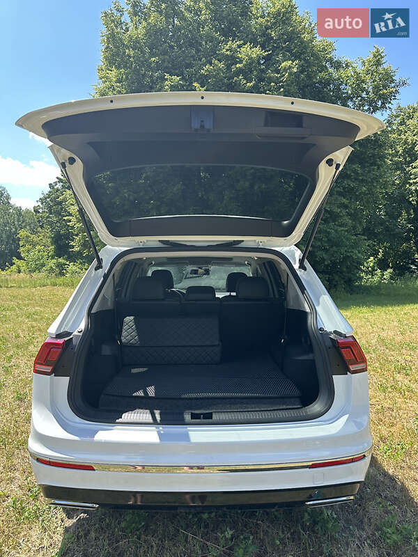 Внедорожник / Кроссовер Volkswagen Tiguan 2018 в Лохвице