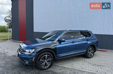 Внедорожник / Кроссовер Volkswagen Tiguan 2018 в 