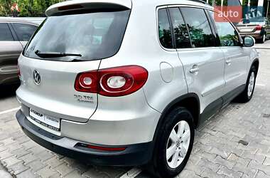 Внедорожник / Кроссовер Volkswagen Tiguan 2010 в 