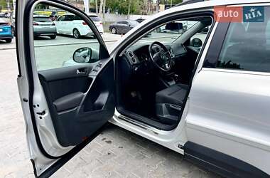 Внедорожник / Кроссовер Volkswagen Tiguan 2010 в 