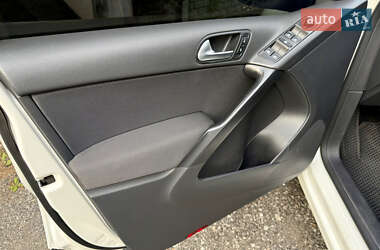 Позашляховик / Кросовер Volkswagen Tiguan 2013 в 