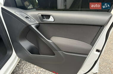 Позашляховик / Кросовер Volkswagen Tiguan 2013 в 