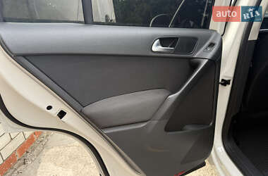 Позашляховик / Кросовер Volkswagen Tiguan 2013 в 