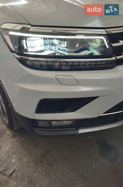 Внедорожник / Кроссовер Volkswagen Tiguan 2018 в 