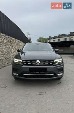 Позашляховик / Кросовер Volkswagen Tiguan 2017 в 