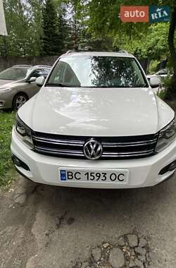 Позашляховик / Кросовер Volkswagen Tiguan 2012 в 