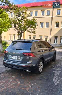 Внедорожник / Кроссовер Volkswagen Tiguan 2018 в 