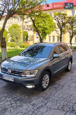 Внедорожник / Кроссовер Volkswagen Tiguan 2018 в 