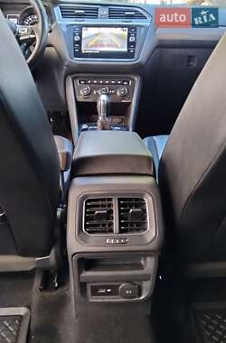 Внедорожник / Кроссовер Volkswagen Tiguan 2018 в 