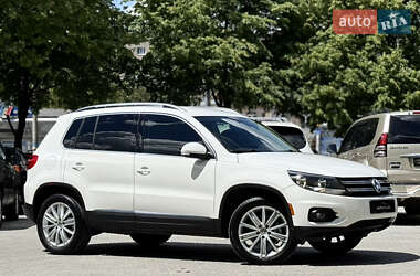 Внедорожник / Кроссовер Volkswagen Tiguan 2013 в 