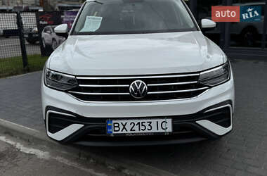 Внедорожник / Кроссовер Volkswagen Tiguan 2022 в 