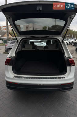 Внедорожник / Кроссовер Volkswagen Tiguan 2022 в 
