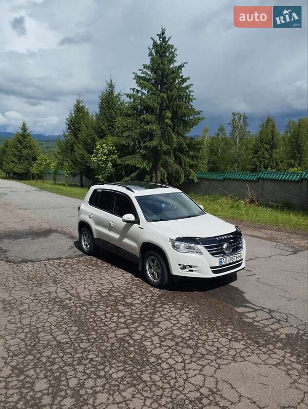 Позашляховик / Кросовер Volkswagen Tiguan 2011 в Тячеві