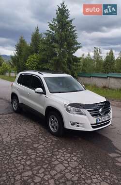 Внедорожник / Кроссовер Volkswagen Tiguan 2011 в Тячеве
