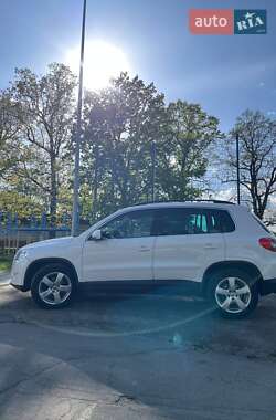 Позашляховик / Кросовер Volkswagen Tiguan 2008 в 